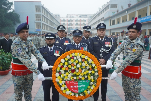 পুষ্পস্তবক অর্পণ