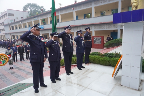 পুষ্পস্তবক অর্পণ